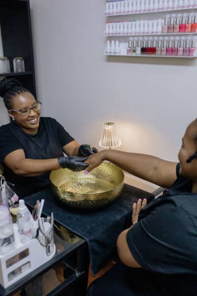 professional-manicure-service
